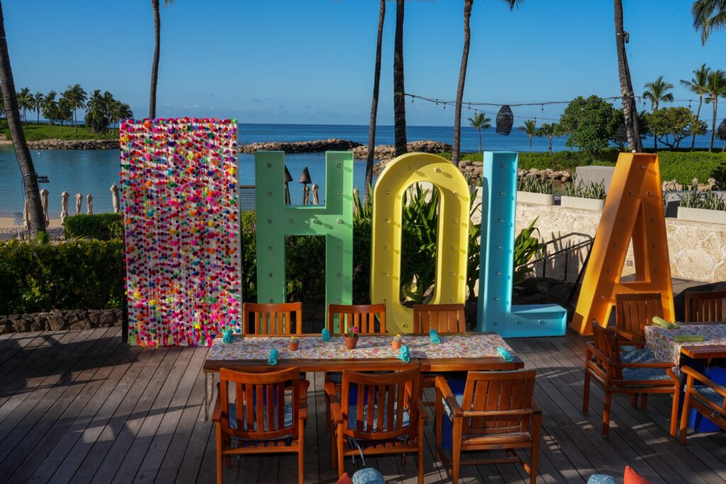 "Hola" sign at the Welcome Brunch