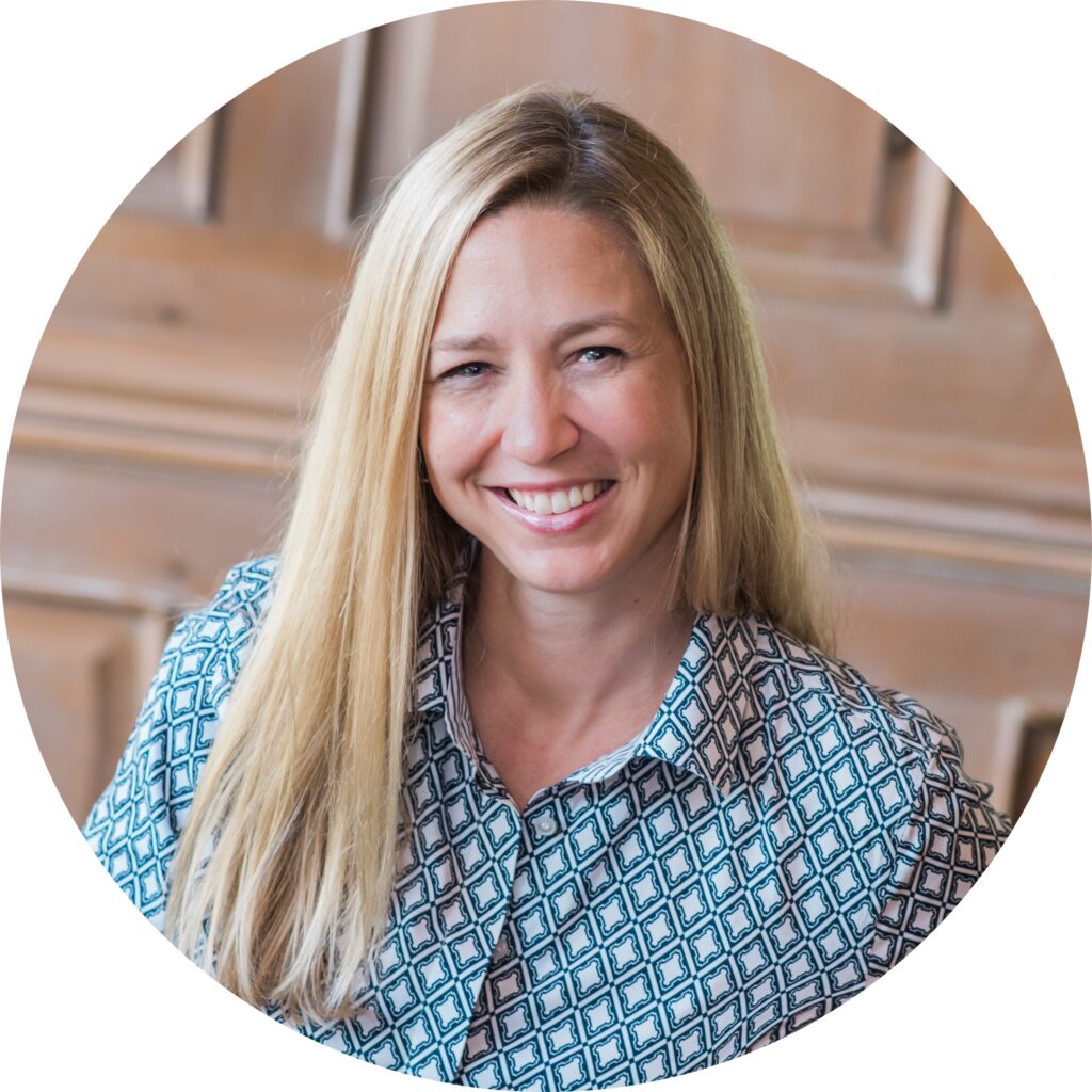 Headshot of Nicole Raudabaugh
